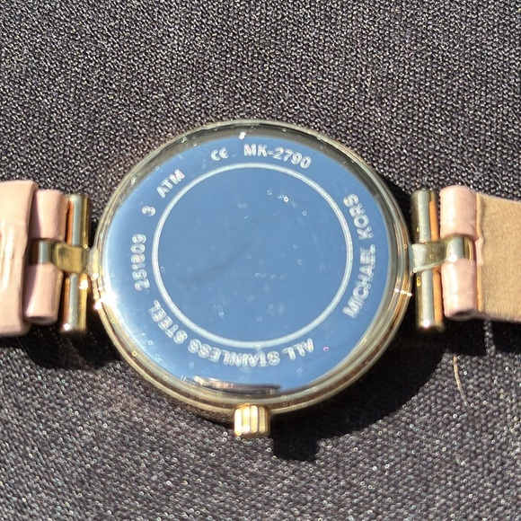EUC Michael Kors Maci analog watch.  # 2790 - Picture 4 of 7